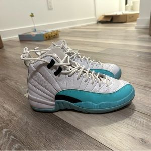 Air Jordan 12 in size US 6Y